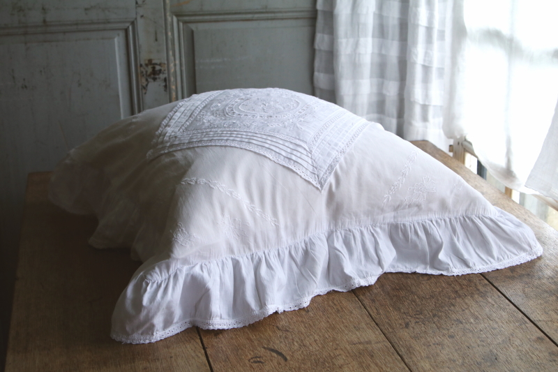 コットンラージクッションカバー　植物模様　刺繍　カットワーク　イギリス　アンティークストリュフ