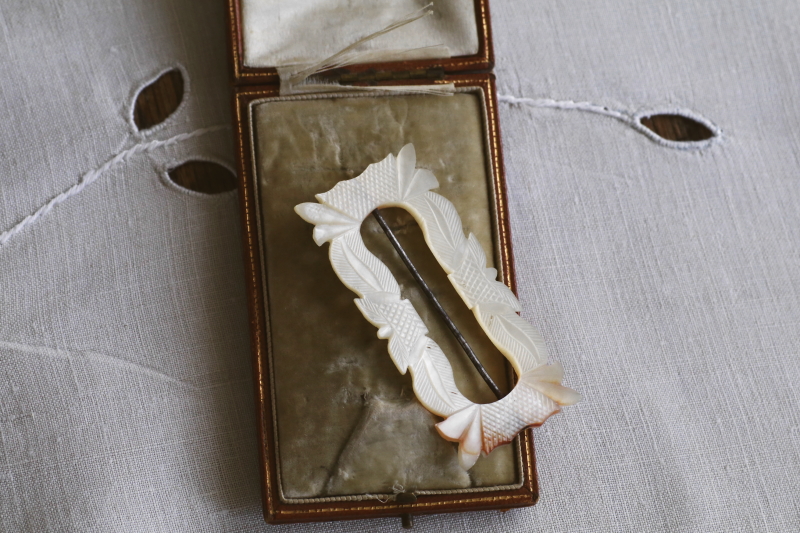 マザーオブパールバックル　ヴィクトリアン イギリス　アンティークストリュフ