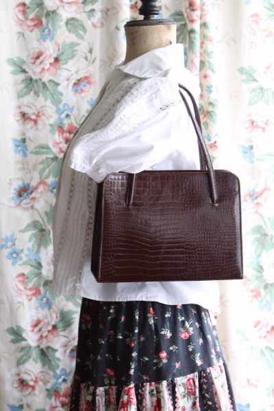 バーガンディレザーのハンドバッグ　イギリス　アンティークストリュフ