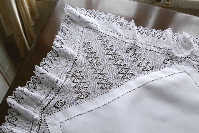 ハンドメイドレースティークロス　テーブルクロス　イギリス　アンティークストリュフ