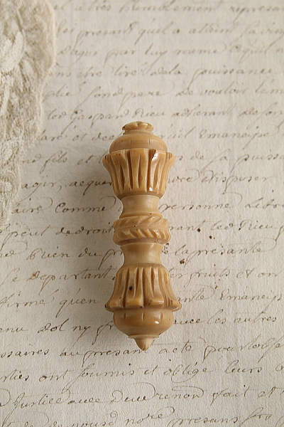 ベジタブルアイボリーニードルケース　ヴィクトリアン　イギリス アンティークストリュフ