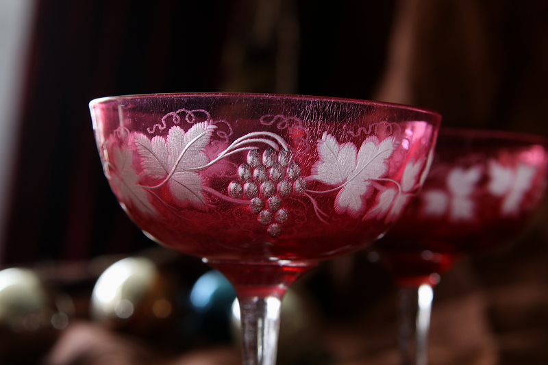 クランベリーグラスシャンパンソーサーペア　ヴィクトリアン　葡萄 アンティークストリュフ