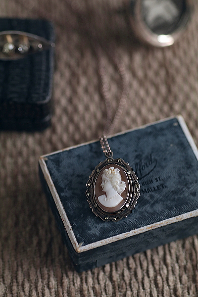 シルバーフレームカメオペンダントブローチ　イタリア　アンティークストリュフ 202602024