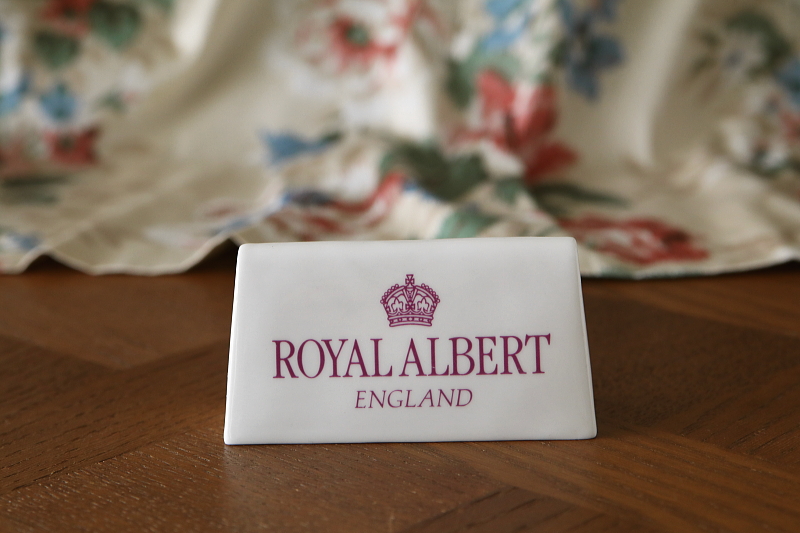 ROYAL ALBERTのショップディスプレーサイン　イギリス　アンティークストリュフ