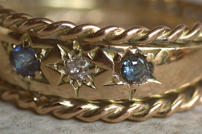 ダイヤアンドブルーサファイア　ロープエッジジプシーリング　イギリス　アンティークストリュフ