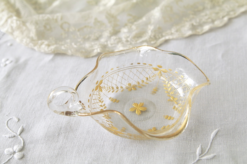 金彩のガラスハンドルディッシュ　花模様　フランス　アンティークストリュフ