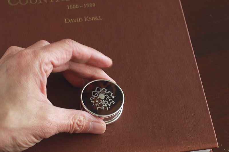 ピクウェのシルバーピルケース　べっ甲　スターリングシルバー　イギリス