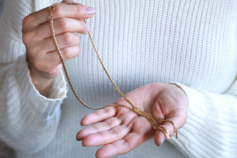 デイジーのゴールドカラーネックレス　イギリス　アンティークストリュフ