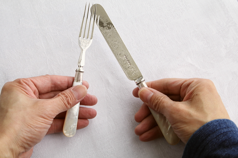 マザーオブパールハンドル　デザートナイフ&フォーク　ヴィクトリアン　イギリス アンティークストリュフ