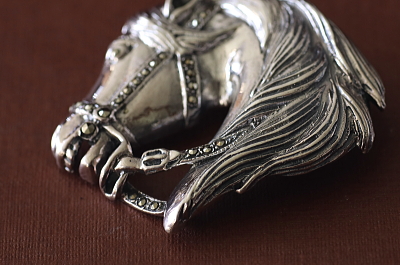 ホースヘッドシルバーブローチ　ヴィンテージ　ヨーロッパ アンティークストリュフ