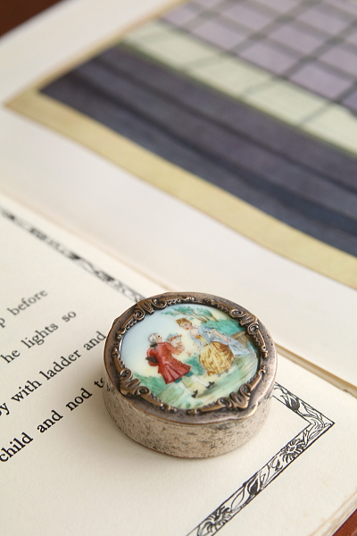  アンティークストリュフ 20251126