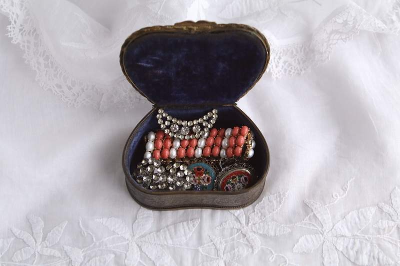 ミニアチュールのジェエリーボックス　フランス　アンティークストリュフ