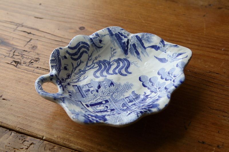 ヴィクトリアンブルーウイロー　リーフディッシュ　イギリス　アンティークストリュフ