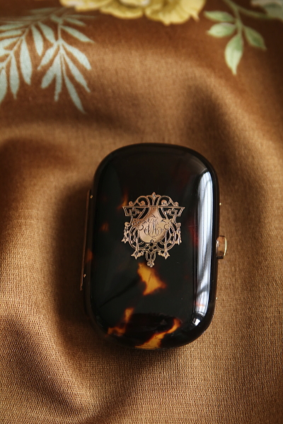 モノグラムのピクウェパース　フランス　べっ甲　アンティークストリュフ 202602020