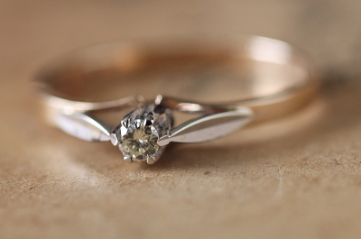 ホワイトゴールドフェイス　ダイヤモンドソリテールリング　エンゲージ　イギリス　アンティークストリュフ