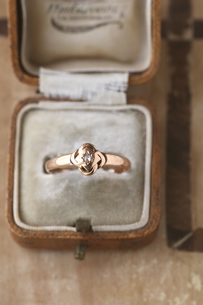 オールドヨーロピアンカット　シングルストーンゴールドリング　エンゲージ　イギリス　アンティークストリュフ 2026020313