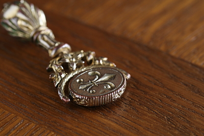 薔薇と百合紋フォブシール　ヨーロッパ　アンティークストリュフ