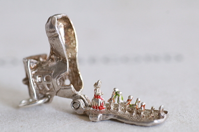 靴の家のシルバーチャーム　ヴィンテージ　イギリス　アンティークストリュフ