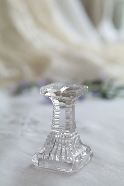 プレスガラスのアクセサリースタンド　フランス　アンティークストリュフ