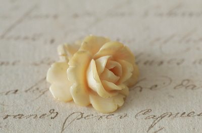 アイボリーローズペンダントネックレス　ヨーロッパ　アンティークストリュフ