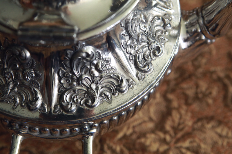 薔薇のレリーフのティーケトルアンドスタンド　philip ashberry and sons ヴィクトリアン　イギリス　アンティークストリュフ