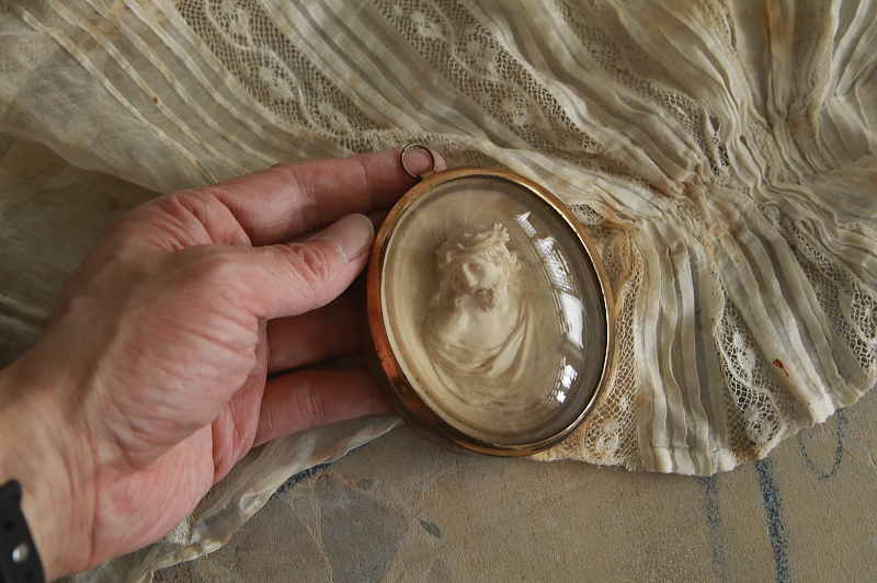 海泡石のイエス胸像　ガラスドーム　フランス　アンティークストリュフ