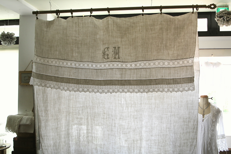 花文字刺繍とクロッシェのリネンシーツ　フランス　アンティークストリュフ