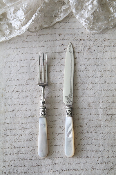 マザーオブパールハンドルデザートナイフ＆フォーク　イギリス　アンティークストリュフ