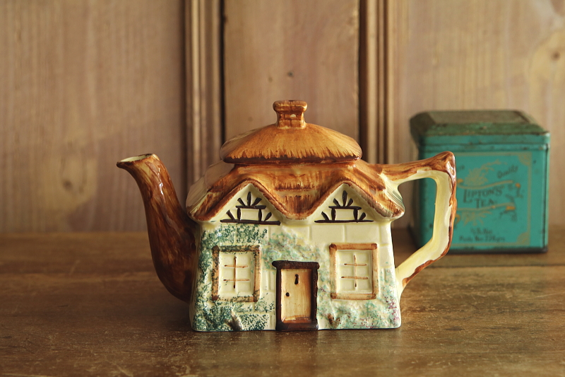 カントリーコテージティーポット　price and kensington PARAMOUNT POTTERY　アンティークストリュフ