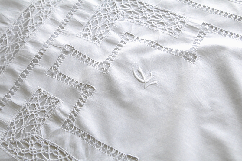 ボビンレースのクッションカバーペア　イギリス　アンティークストリュフ