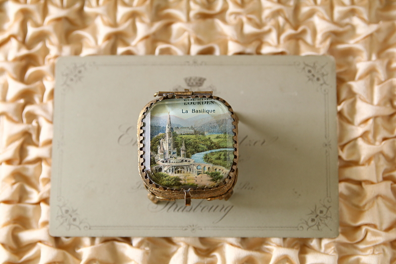 厚ガラスのジュエリーボックス　lourdes ルルド　フランス アンティークストリュフ