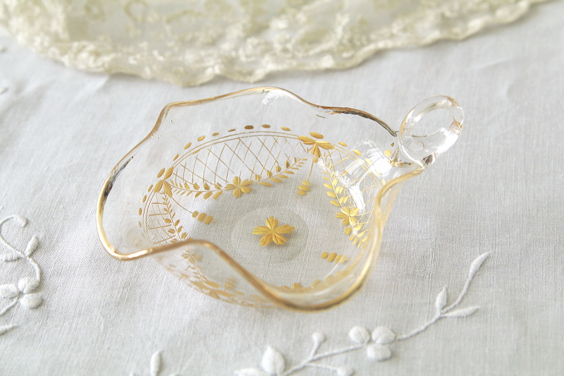 金彩のガラスハンドルディッシュ　花模様　フランス　アンティークストリュフ