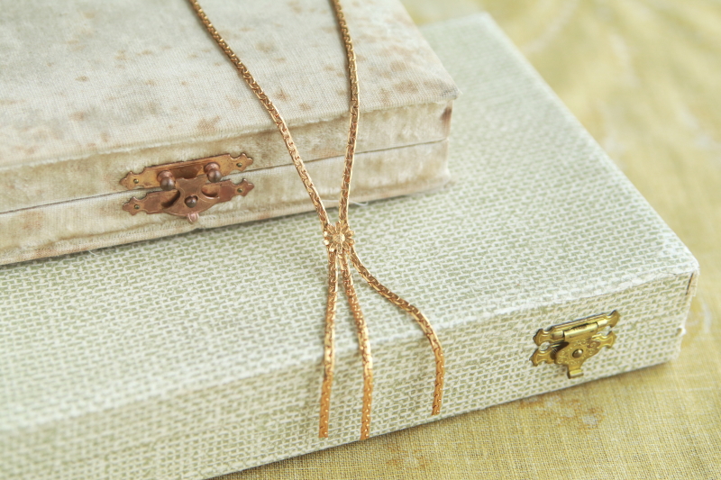 デイジーのゴールドカラーネックレス　イギリス　アンティークストリュフ