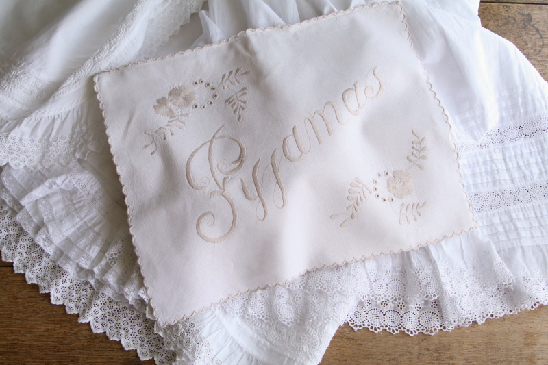 刺繍のリネンパジャマケース　イギリス　アンティークストリュフ