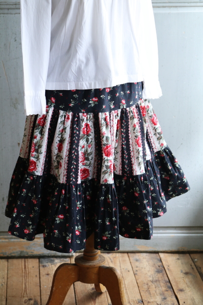 フランスのヴィンテージフレアスカート　フランス　アンティークストリュフ 20250716