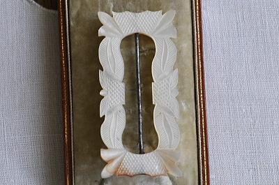 マザーオブパールバックル　ヴィクトリアン イギリス　アンティークストリュフ