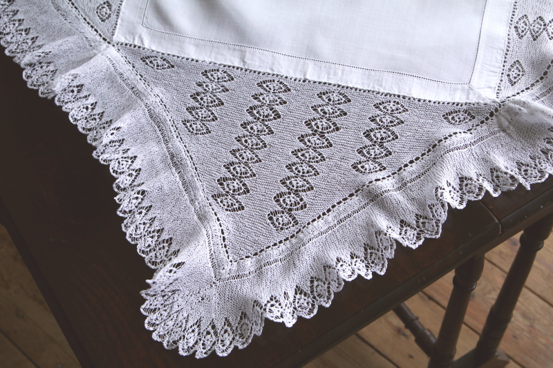 ハンドメイドレースティークロス　テーブルクロス　イギリス　アンティークストリュフ