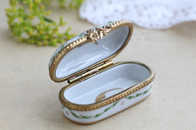 小さなリモージュボックス　Dubarry Limoges アンティークストリュフ