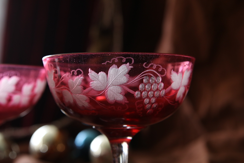 クランベリーグラスシャンパンソーサーペア　ヴィクトリアン　葡萄 アンティークストリュフ