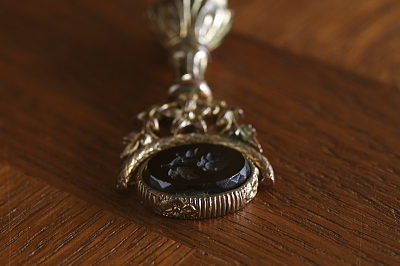 薔薇と百合紋フォブシール　ヨーロッパ　アンティークストリュフ