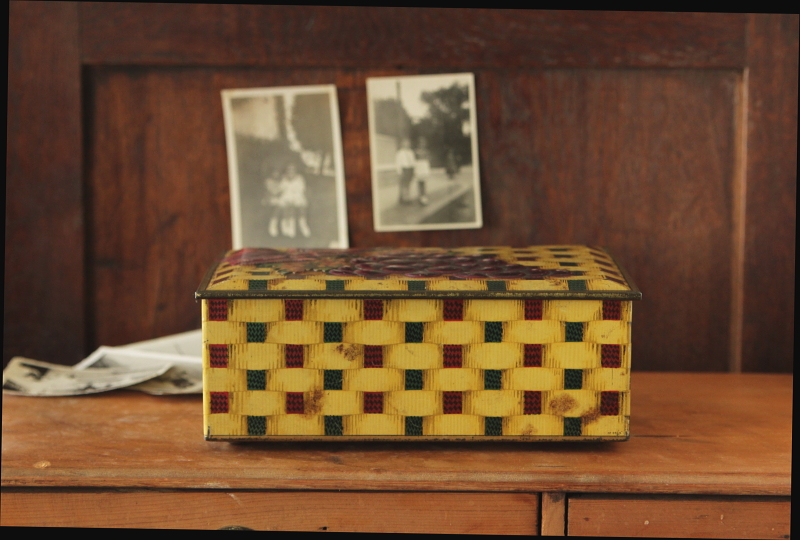 アンティークブリキ缶　葡萄　バスケット　ビスケットティン　イギリス