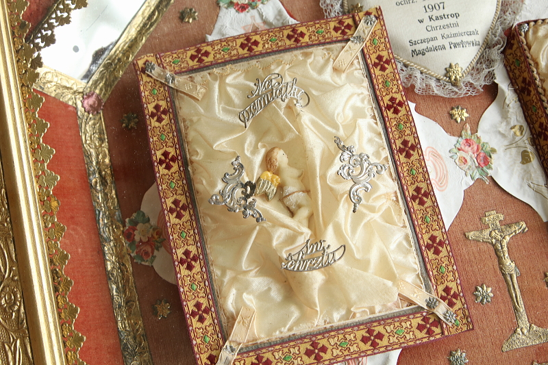洗礼記念の天使のフレーム　ポーランド　クロスターアルバイテン　ウクライナ アンティークストリュフ 20251224