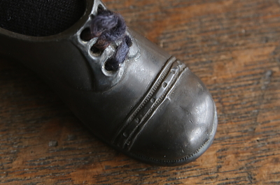 メタルシューズのピンクッション　イギリス　アンティークストリュフ