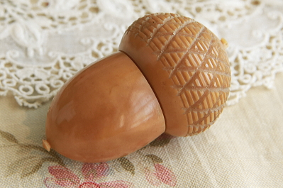 エイコーンのソーイングセット　ベジタブルアイボリー　ヴィクトリアン　イギリス　アンティークストリュフ