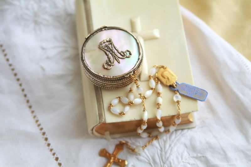 アヴェ・マリアのモノグラムロザリオケース　マザーオブパール　フランス　アンティークストリュフ