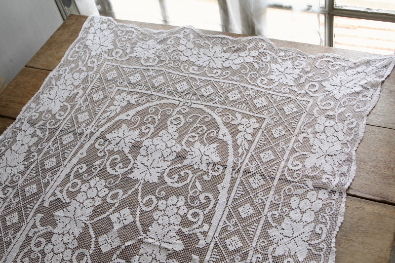 葡萄柄のフィレレースパネル　テーブルクロス　イギリス　アンティークストリュフ