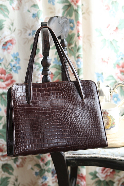 バーガンディレザーのハンドバッグ　イギリス　アンティークストリュフ 20250829