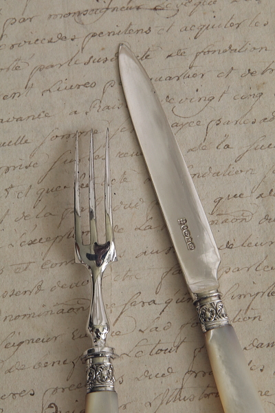 マザーオブパールハンドルデザートナイフ＆フォーク　イギリス　アンティークストリュフ