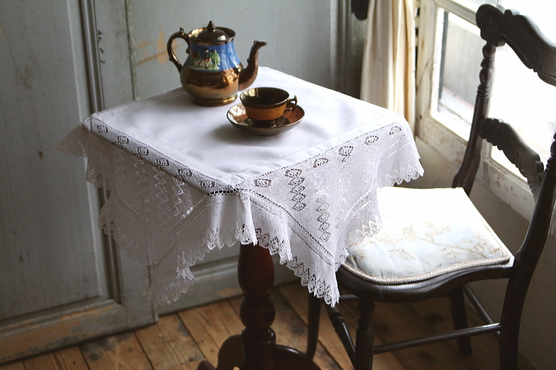 ハンドメイドレースティークロス　テーブルクロス　イギリス　アンティークストリュフ
