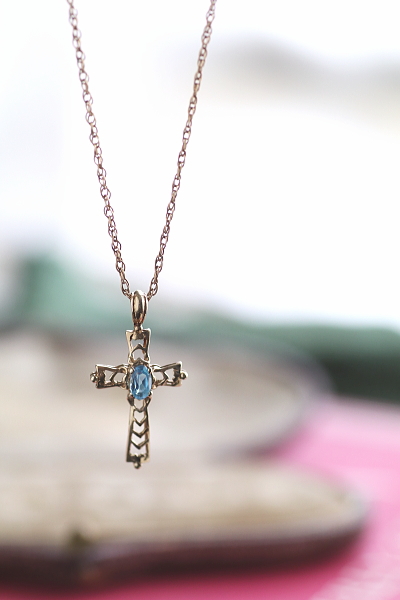 ブルートパーズ　ゴールドクロスペンダント　イギリス　アンティークストリュフ　 20251218